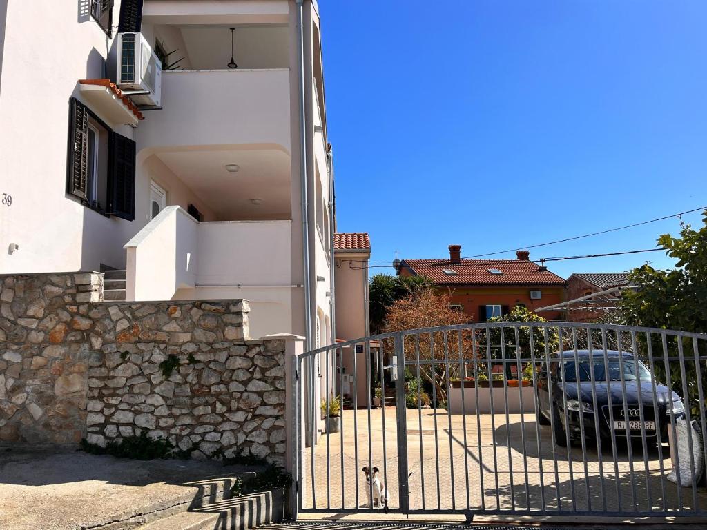Budova, v ktorej sa apartmán nachádza