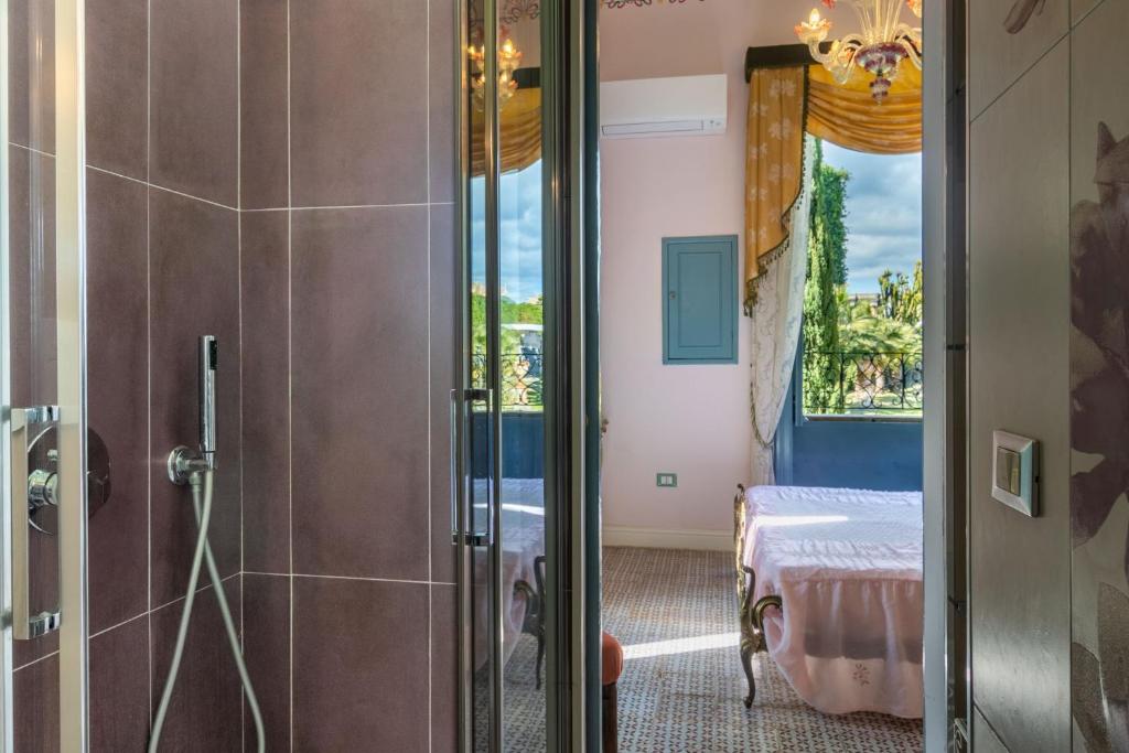 Postel nebo postele na pokoji v ubytování Villa Nicolaci - Liberty Suites
