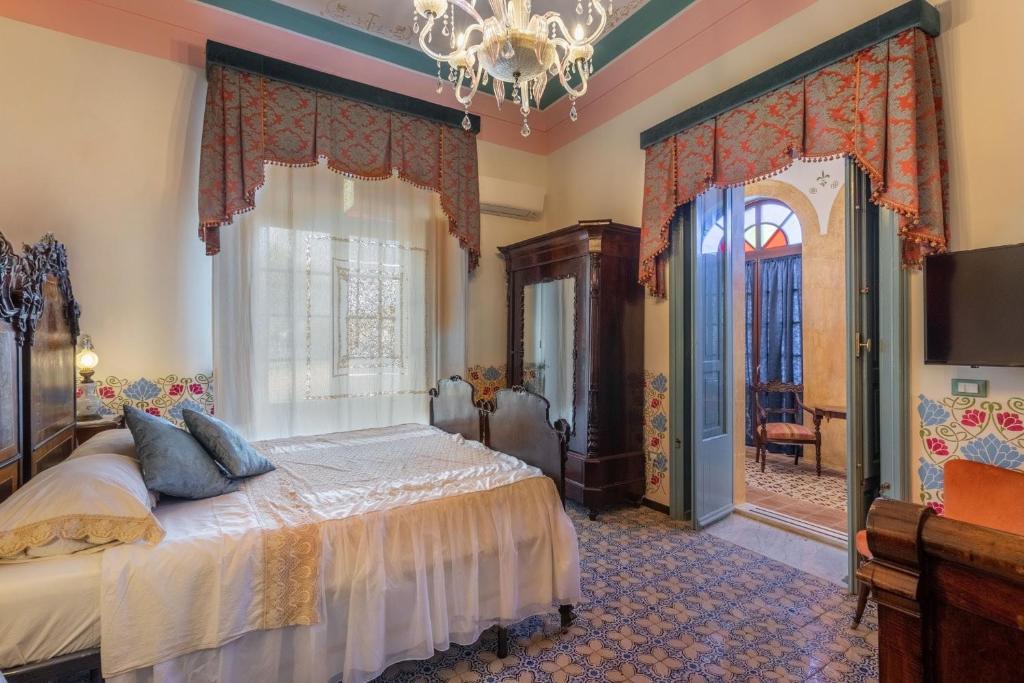 Postel nebo postele na pokoji v ubytování Villa Nicolaci - Liberty Suites