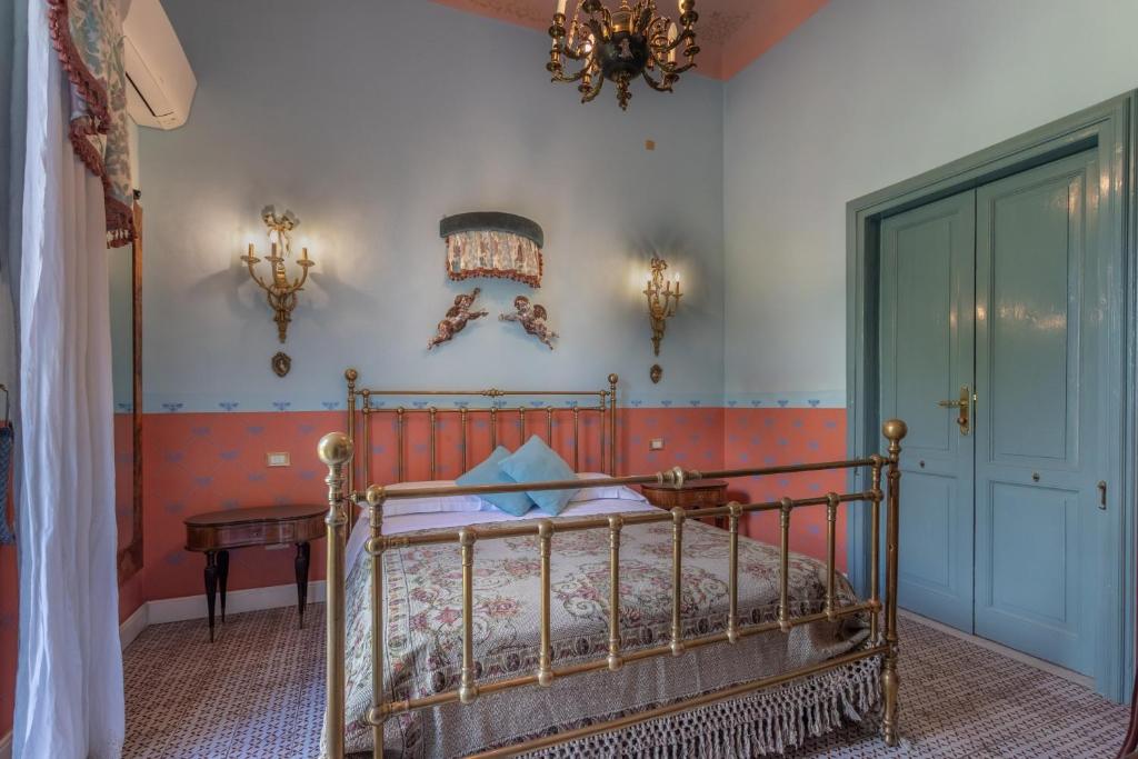 Postel nebo postele na pokoji v ubytování Villa Nicolaci - Liberty Suites