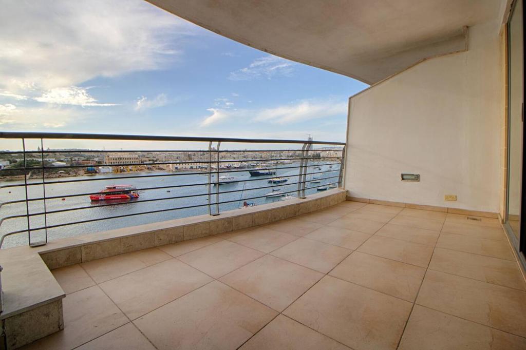 Balcone o terrazza di The Strand Apartments By Homely