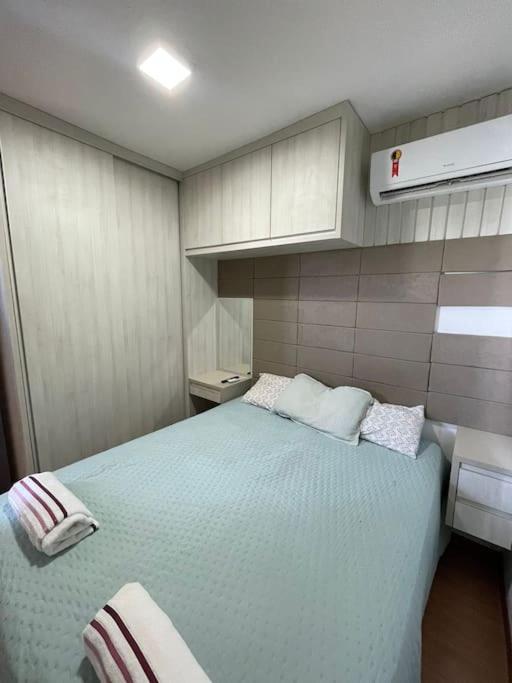 A bed or beds in a room at Apartamento 2/4 todo mobiliado
