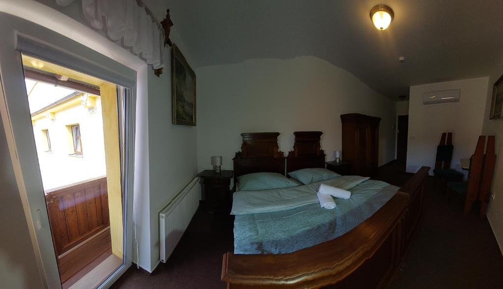 Postel nebo postele na pokoji v ubytování Hotel u Jindry