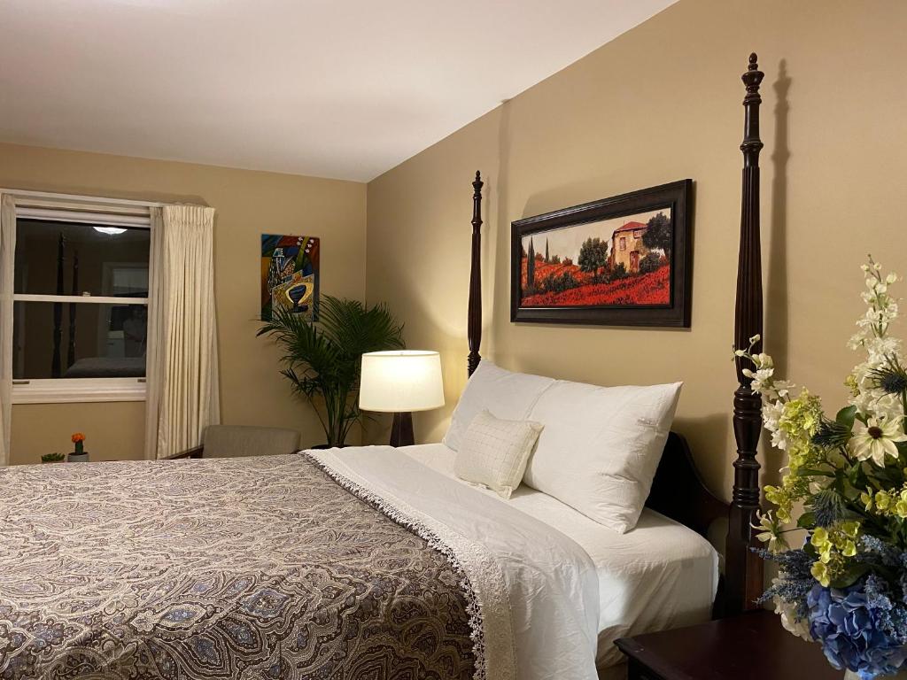Postel nebo postele na pokoji v ubytování Downtown Halifax suites