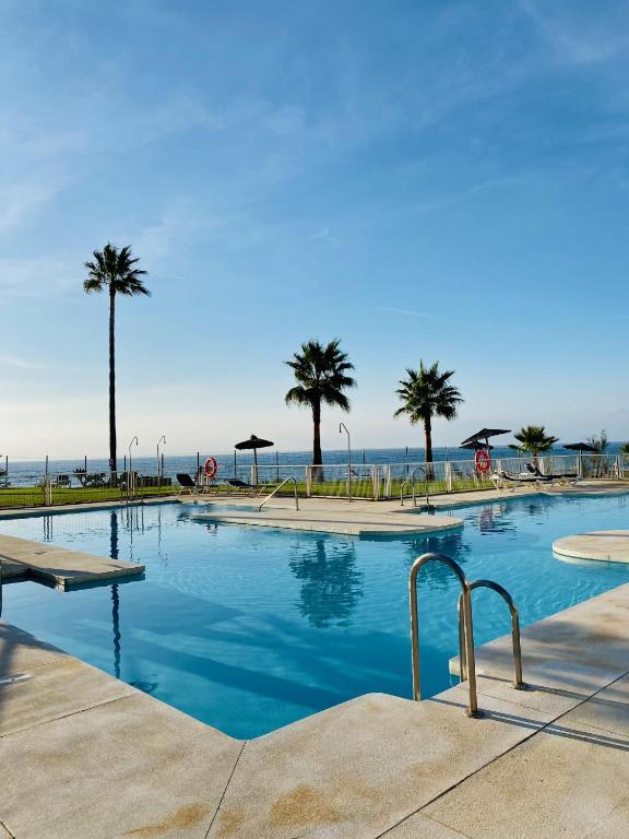 Bazén v ubytování Sunshine beach front complex, WiFi, modern nebo v jeho okolí