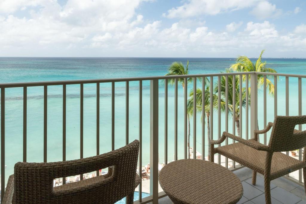 Grand Cayman Marriott Resort - Habitación Doble Con Vista Al Mar Y Balcón