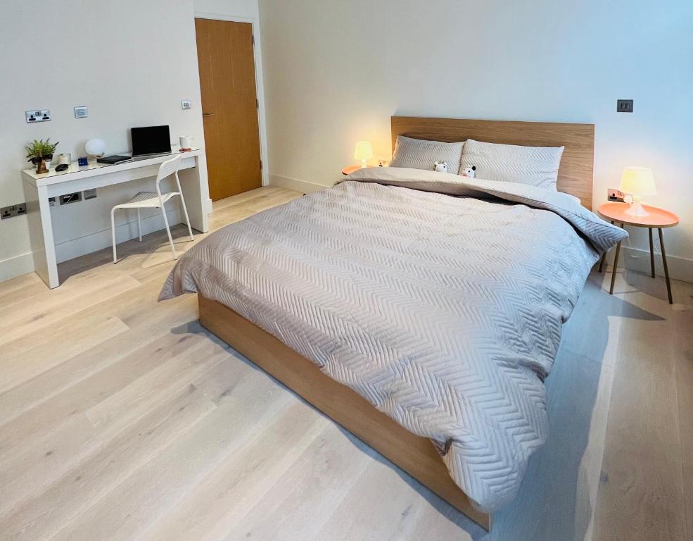 Ένα ή περισσότερα κρεβάτια σε δωμάτιο στο Private Room@LeicesterSquare in a Shared Flat