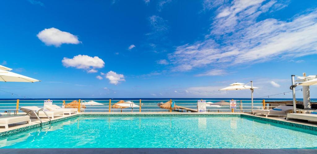 Piscina di Cobalt Coast Resort o nelle vicinanze