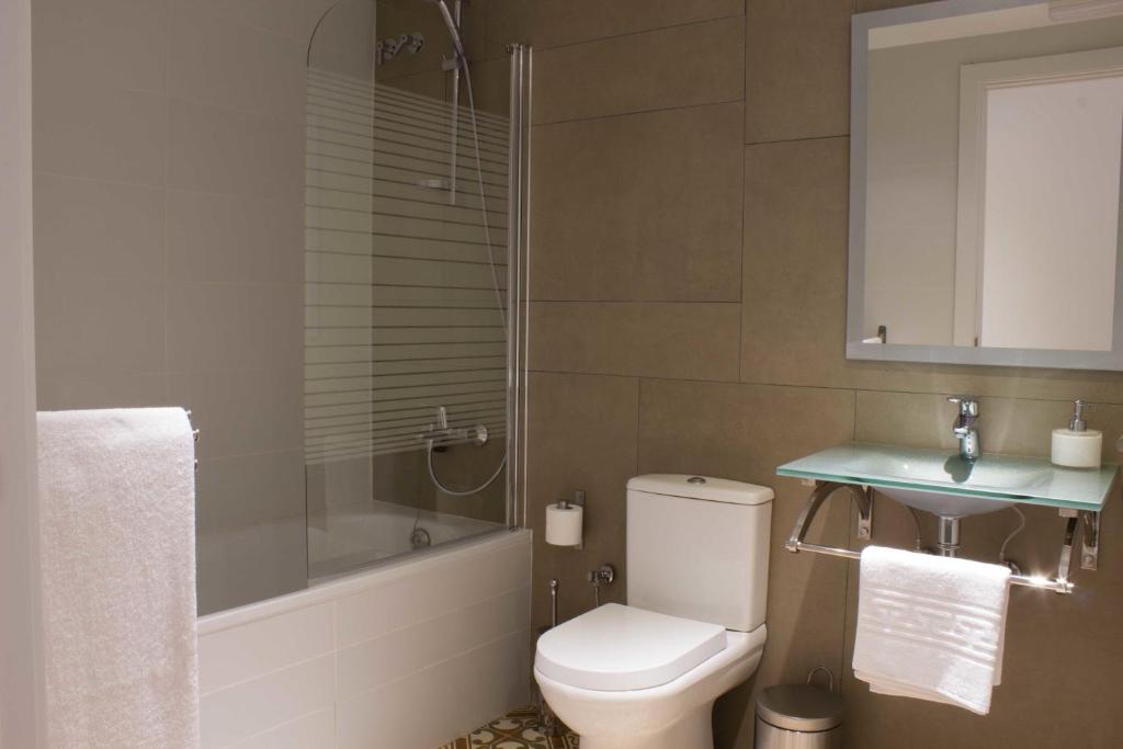 Hostal Nova Barcelona - Driepersoonskamer Met Eigen Badkamer