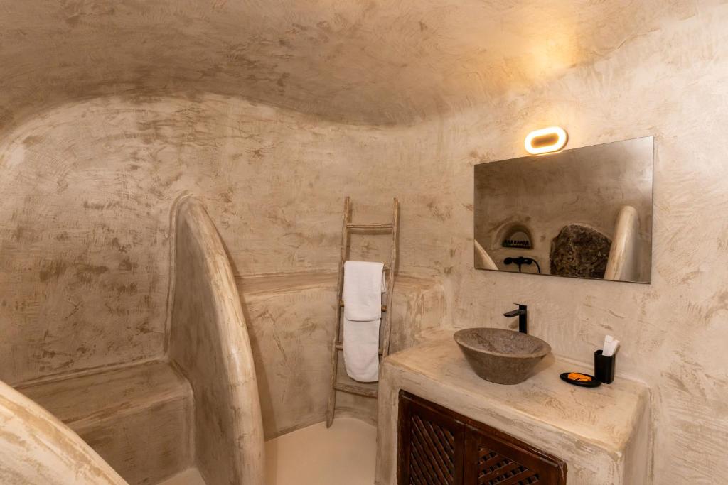 Koupelna v ubytování Enalion Suites
