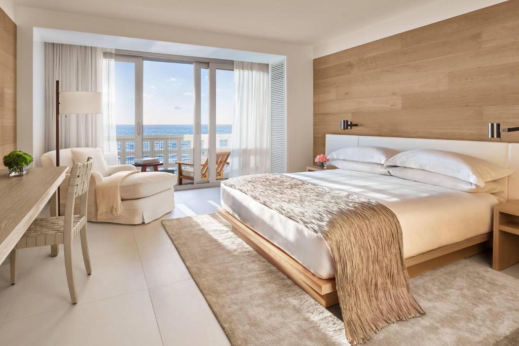 Postel nebo postele na pokoji v ubytování The Miami Beach EDITION