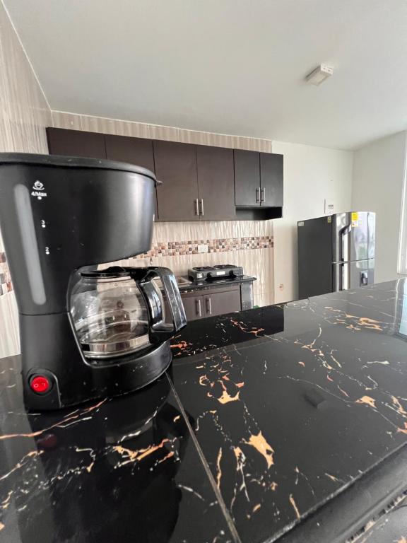 Kuchyň nebo kuchyňský kout v ubytování Apartamento confort Edificio Monteverde en el corazón de valledupar