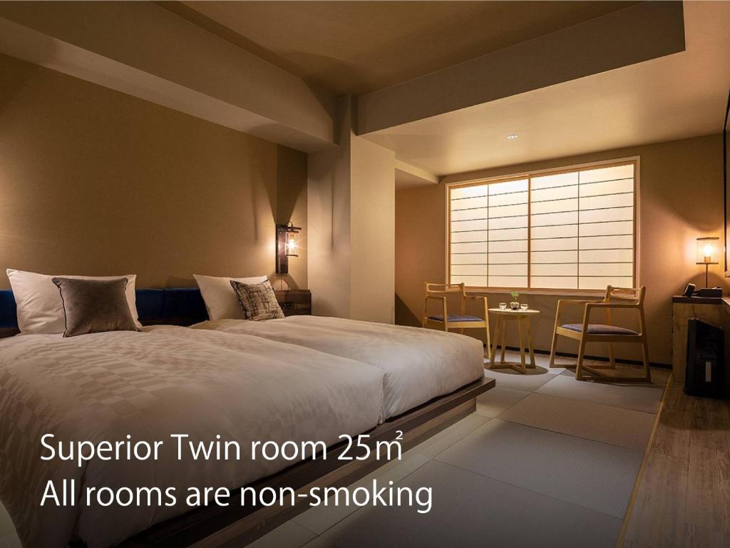 Postel nebo postele na pokoji v ubytování Hotel Resol Kyoto Kawaramachi Sanjo