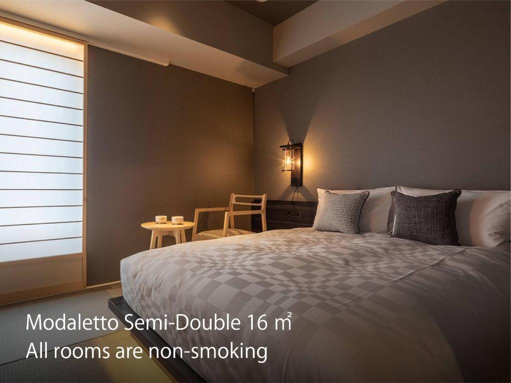 Postel nebo postele na pokoji v ubytování Hotel Resol Kyoto Kawaramachi Sanjo