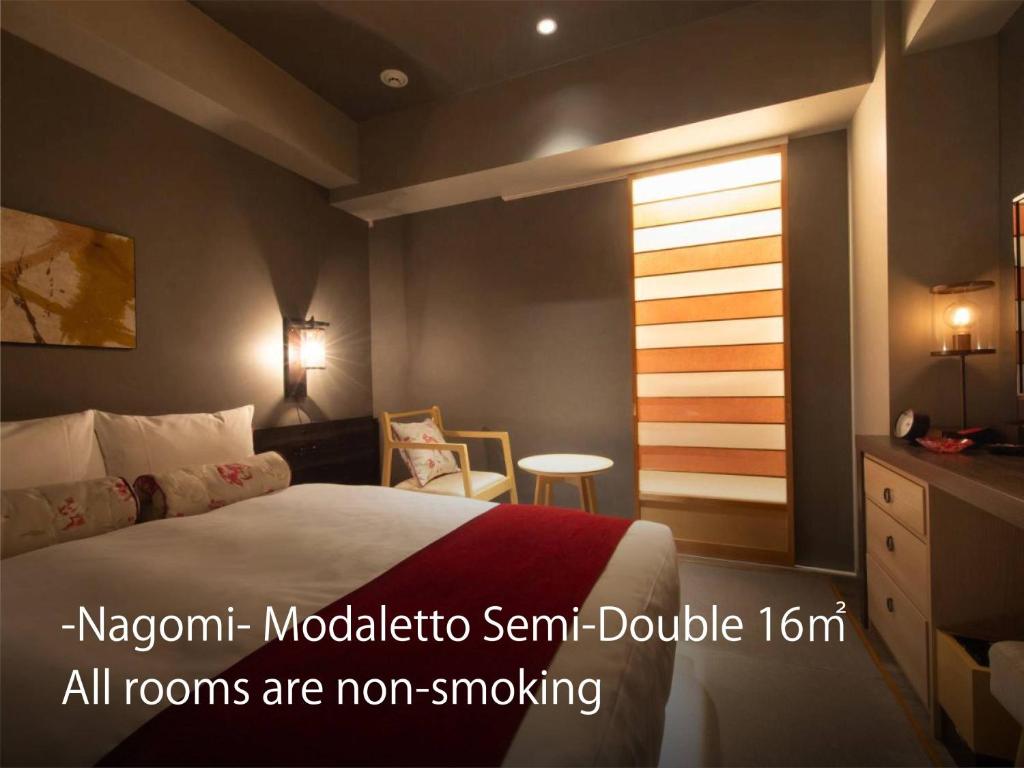 Postel nebo postele na pokoji v ubytování Hotel Resol Kyoto Kawaramachi Sanjo