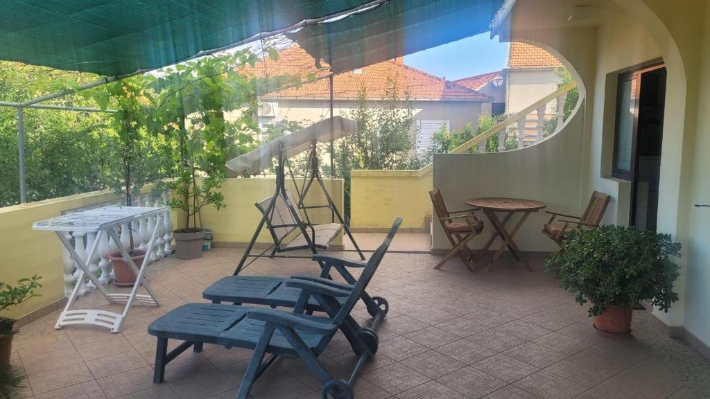 Balkon lub taras w obiekcie Apartments with a parking space Sali, Dugi otok - 8136