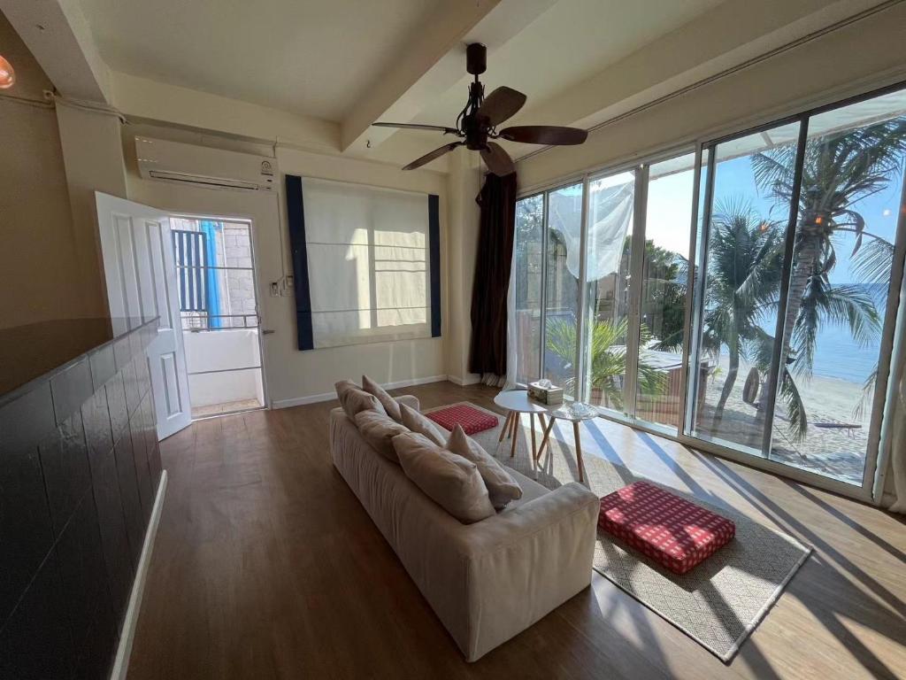 AT SEA Patong - Resim 30