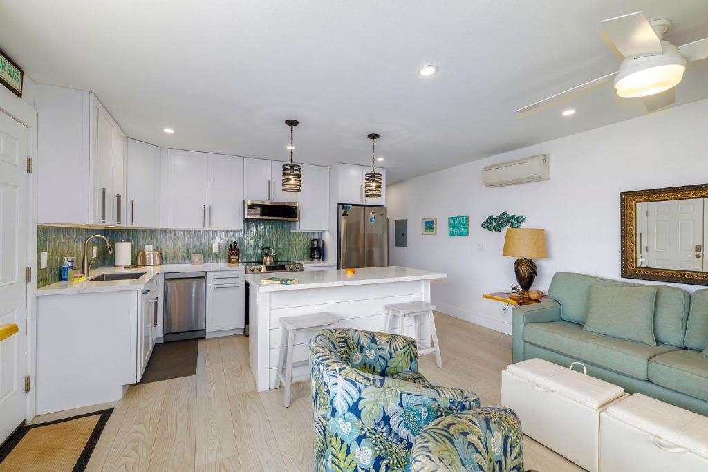 Kuchyň nebo kuchyňský kout v ubytování Kihei Kai Oceanfront Condos