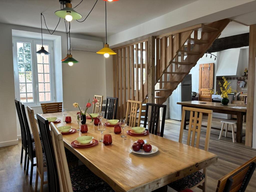 Fotografie z fotogalerie ubytování Grande maison rénovée avec jardin clos, idéale pour familles et amis, équipements variés, animaux acceptés - FR-1-489-50 v destinaci Trézelles