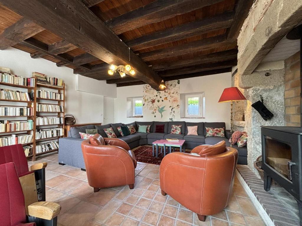 Posezení v ubytování Grande maison rénovée avec jardin clos, idéale pour familles et amis, équipements variés, animaux acceptés - FR-1-489-50