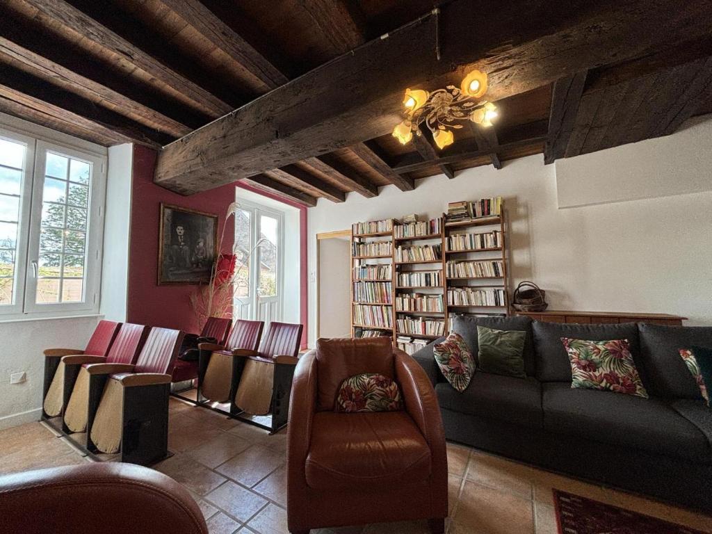 Posezení v ubytování Grande maison rénovée avec jardin clos, idéale pour familles et amis, équipements variés, animaux acceptés - FR-1-489-50