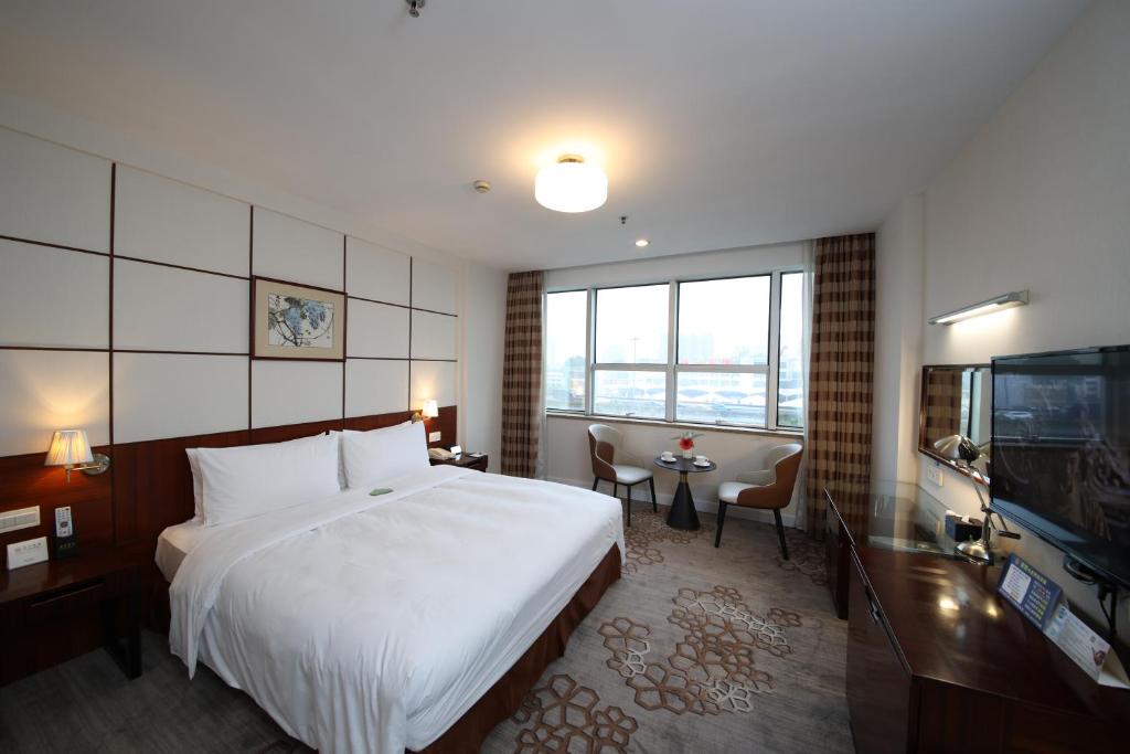 Postel nebo postele na pokoji v ubytování Liuhua Hotel