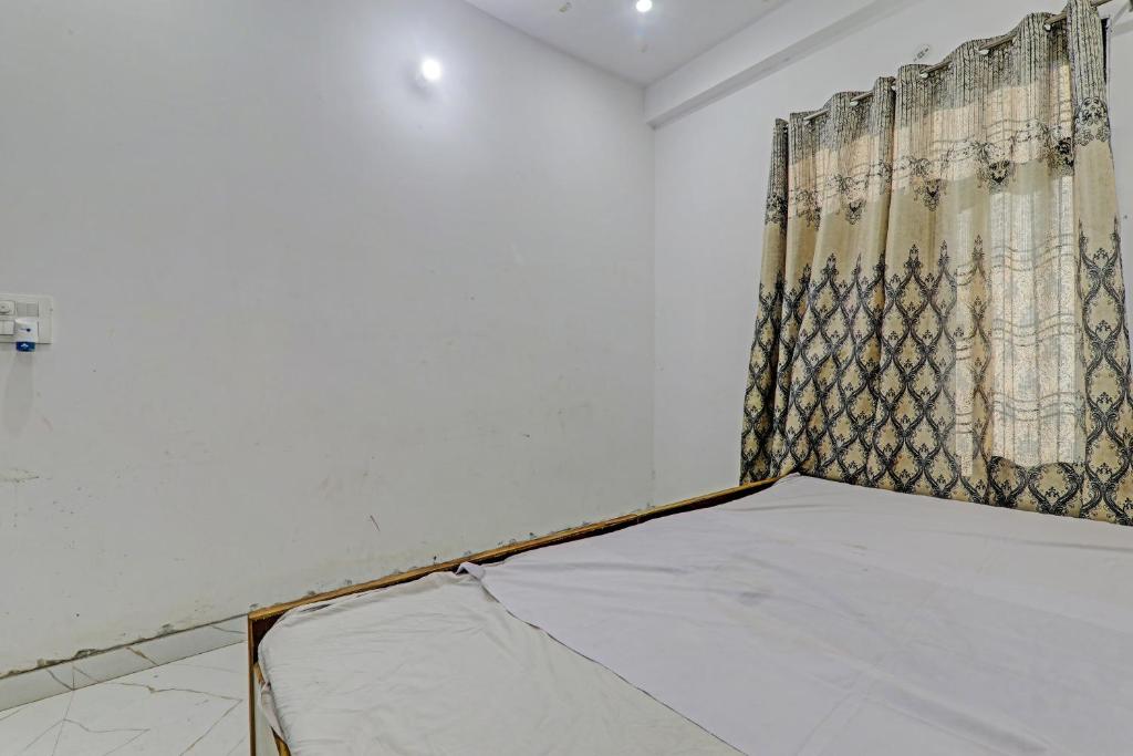 a room with a curtain and a mattress at OYO ONCE MORE RESTAURANT AND CAFE in Lukerganj