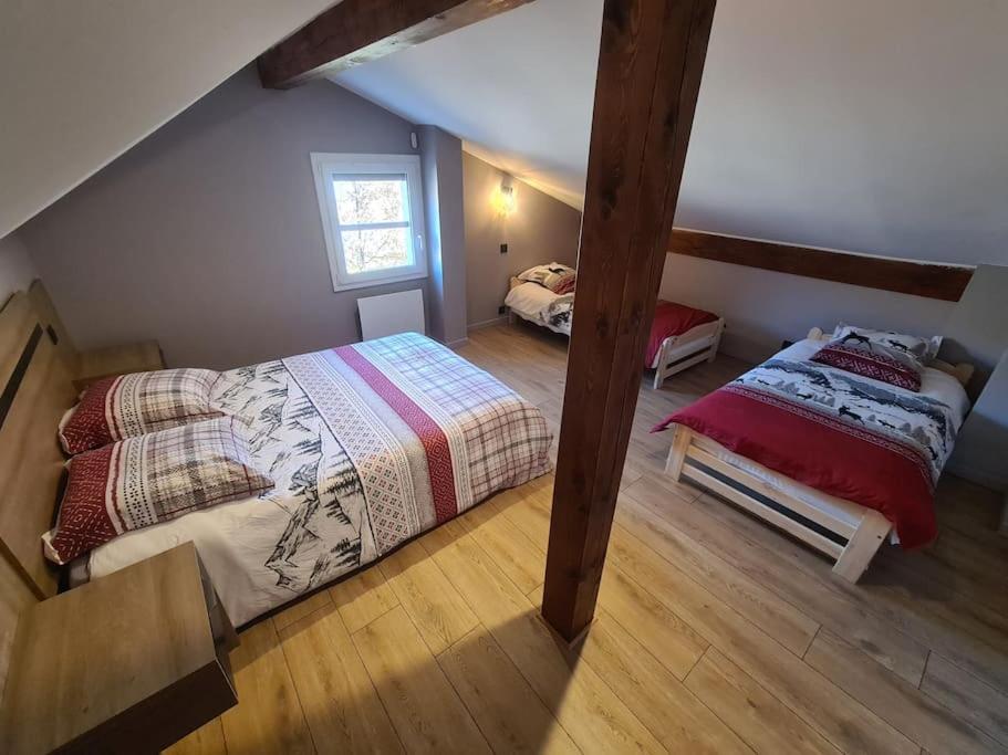 a bedroom with two beds in a attic at Chalet Le Parc de Latour, au pied de la montagne in Latour-de-Carol