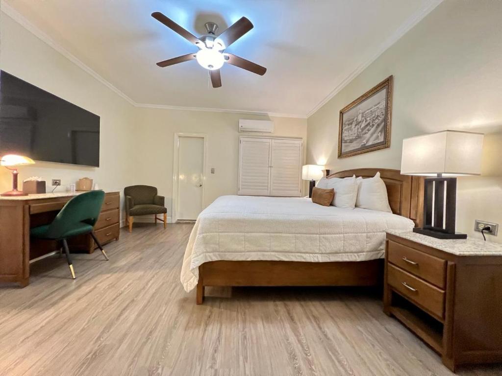 Postel nebo postele na pokoji v ubytování Hotel Caesars