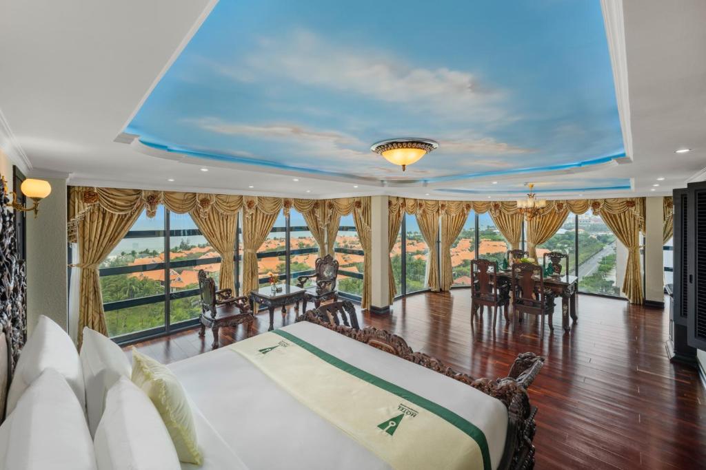 Postel nebo postele na pokoji v ubytování V-Hotel Da Nang Beach