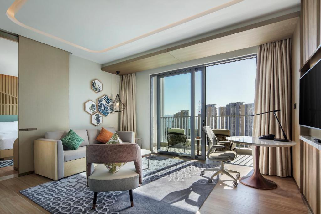 Hilton Garden Inn Sanya - One-Bedroom King Suite With Sea View And Balcony