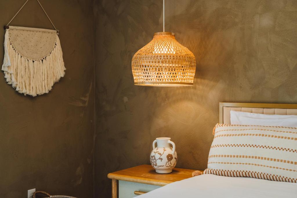 Foto de la galería de Heated Pool, Hot Tub, Plunge, Game Room, and Kid's Toys! en Joshua Tree