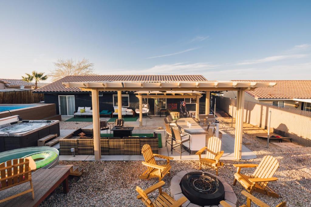 Foto de la galería de Heated Pool, Hot Tub, Plunge, Game Room, and Kid's Toys! en Joshua Tree