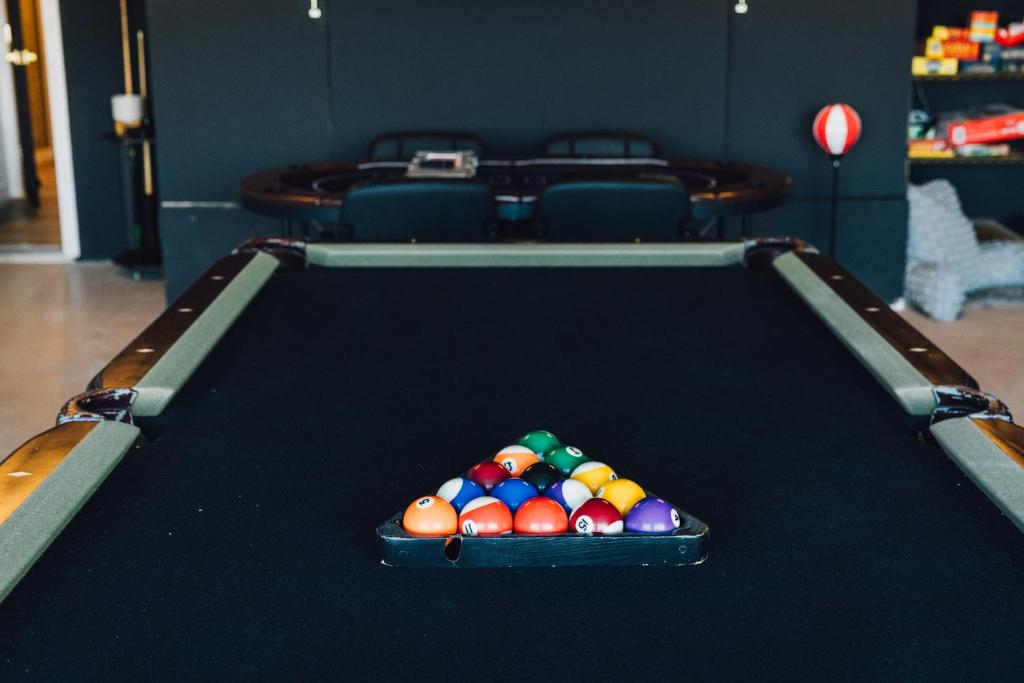 Foto de la galería de Heated Pool, Hot Tub, Plunge, Game Room, and Kid's Toys! en Joshua Tree
