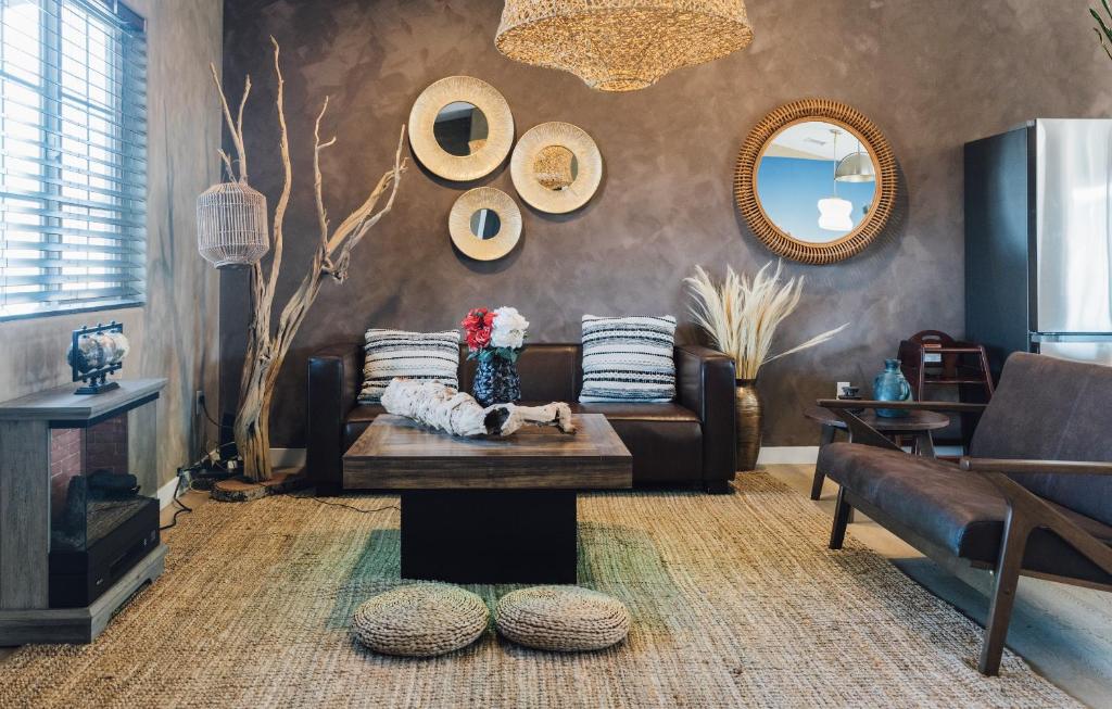 Foto de la galería de Heated Pool, Hot Tub, Plunge, Game Room, and Kid's Toys! en Joshua Tree