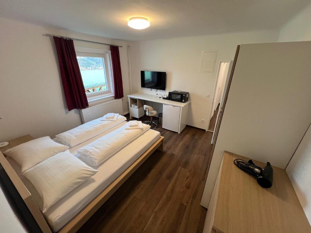 a bedroom with a bed and a desk in it at Klockerhof Appartements I Rooms in Hart bei Graz