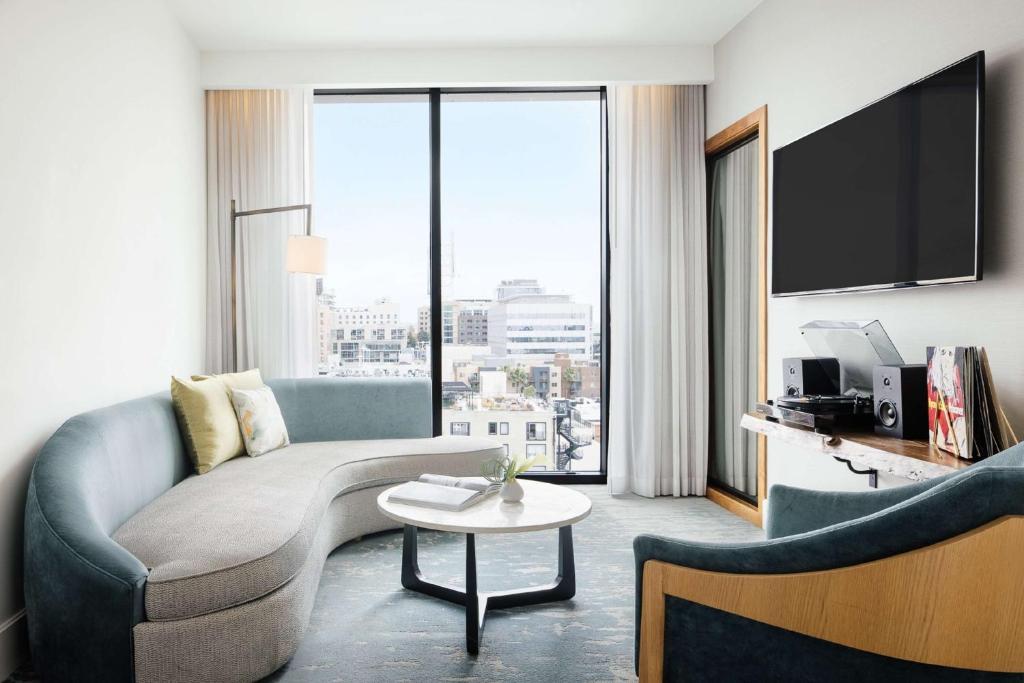 Dream Hollywood, by Hyatt - One-Bedroom King Suite Platinum