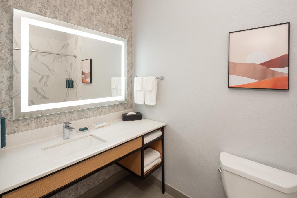 DoubleTree by Hilton Houston Westchase - 
