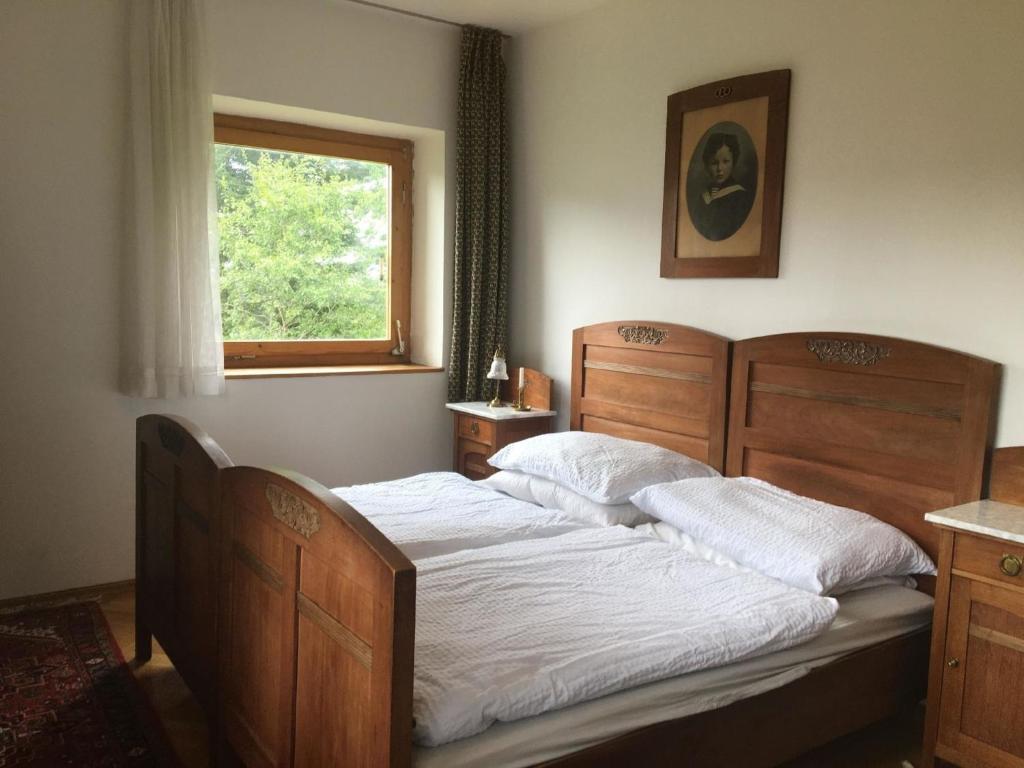 Cama o camas de una habitación en gemütliche stilvoll eingerichtete Ferienwohnung
