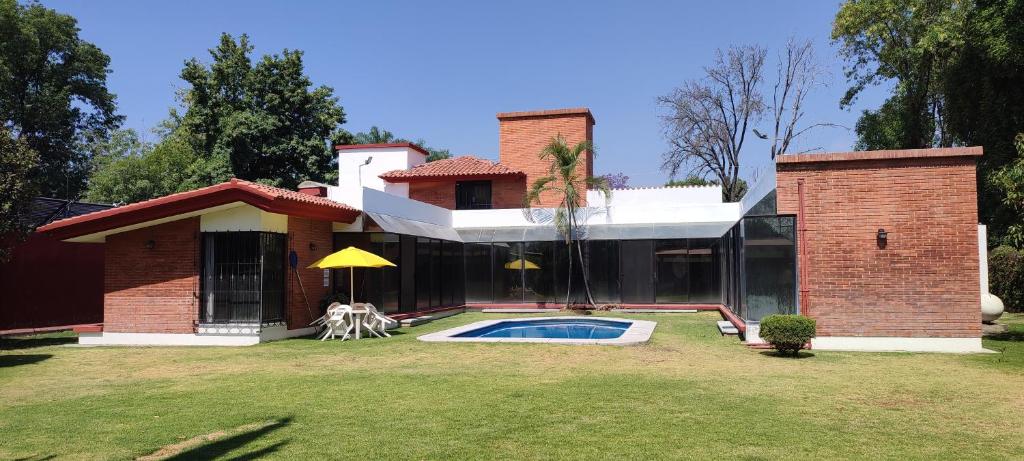 Casa con Alberca en Atlixco Puebla tesisinin dışında bir bahçe