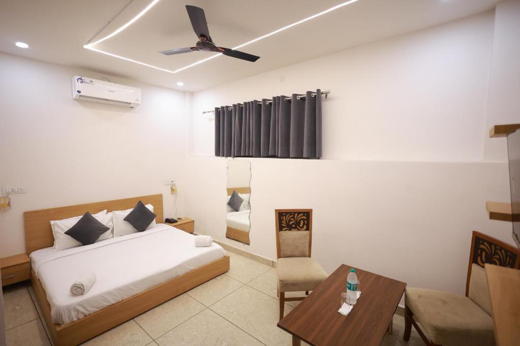 Postel nebo postele na pokoji v ubytování Hotel Sagar Rutba