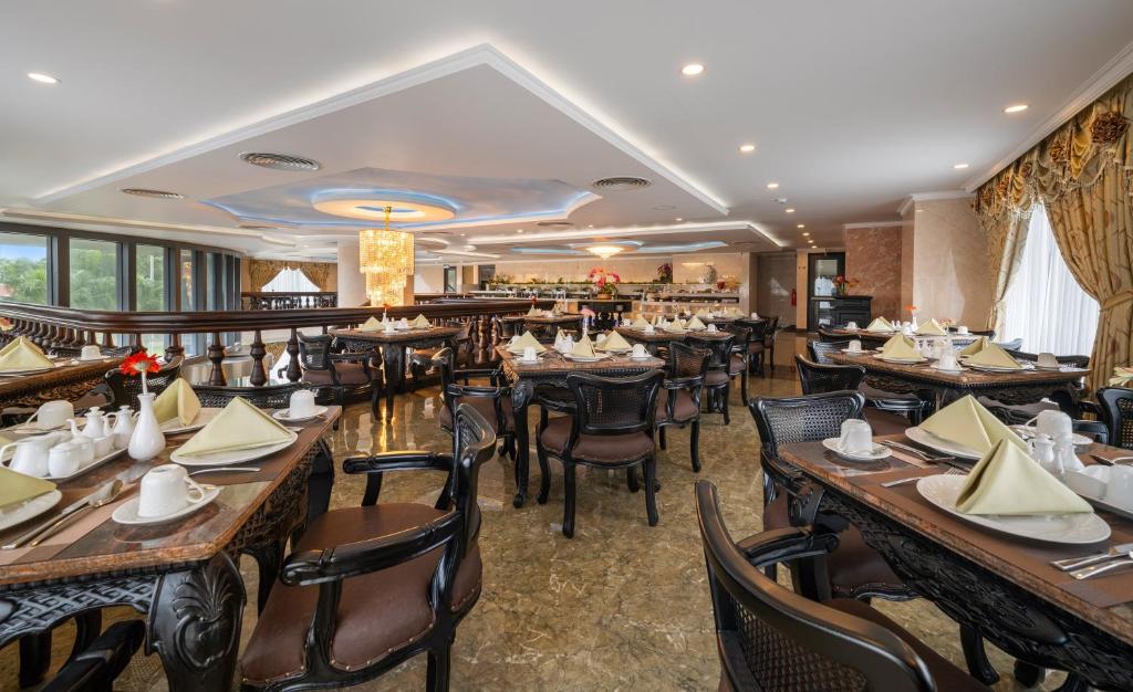 Restaurace v ubytování V-Hotel Da Nang Beach