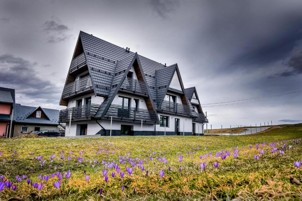 Το κτήριο όπου στεγάζεται  το διαμέρισμα