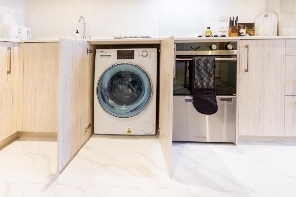 Urban Gem in the CBD Studio - Resim 5