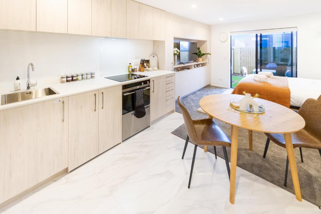 Urban Gem in the CBD Studio - Resim 4