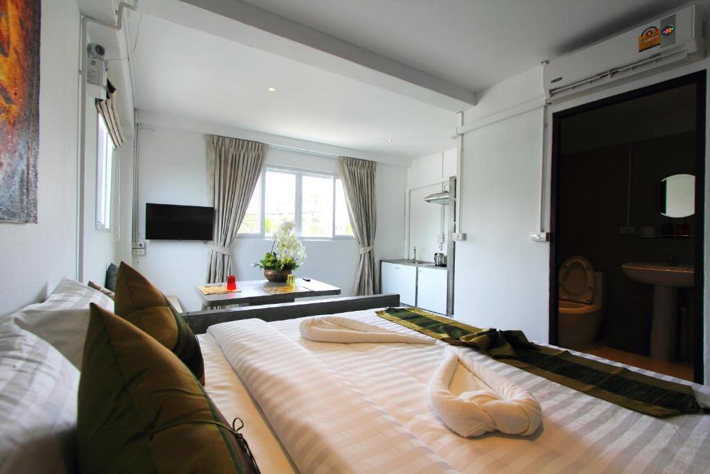 Ein Bett oder Betten in einem Zimmer der Unterkunft Samui Beach Residence Hotel