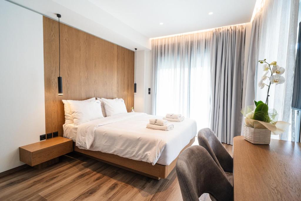 Postel nebo postele na pokoji v ubytování Volos Inn Hotel