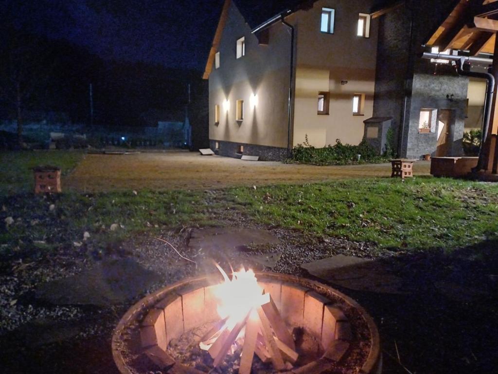 Budova, kde se vila nachází