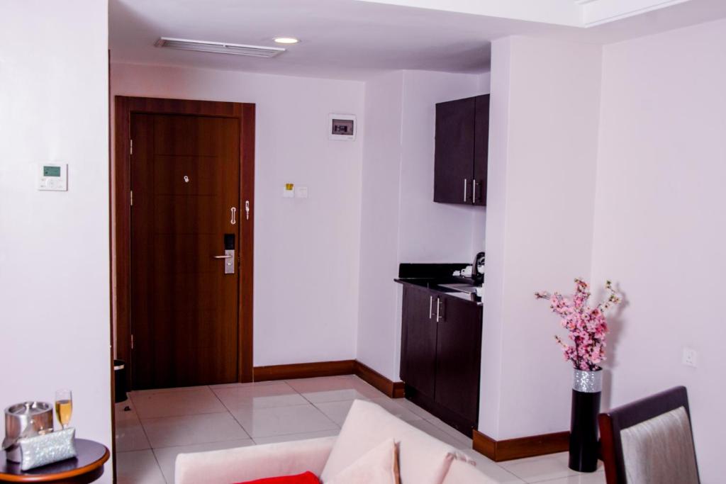 Kuchyň nebo kuchyňský kout v ubytování LIMEWOOD HOTEL