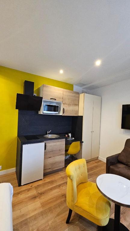 Panam Hotel PARIS GAMBETTA- Place Gambetta-Mairie du 20 emme - Resim 16